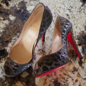 Christian louboutin peep toe